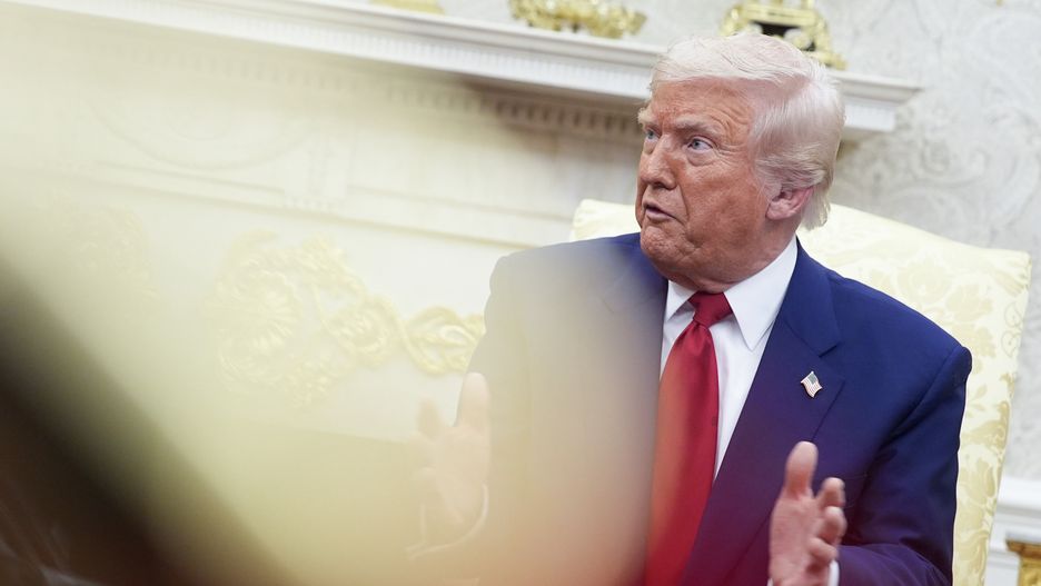US President Donald Trump meets with Prime Minister Benjamin Netanyahu (not pictured) of Israel in the Oval Office of the White House in Washington, DC, USA, 07 April 2025. EPA/YURI GRIPAS / POOL Dostawca: PAP/EPA.