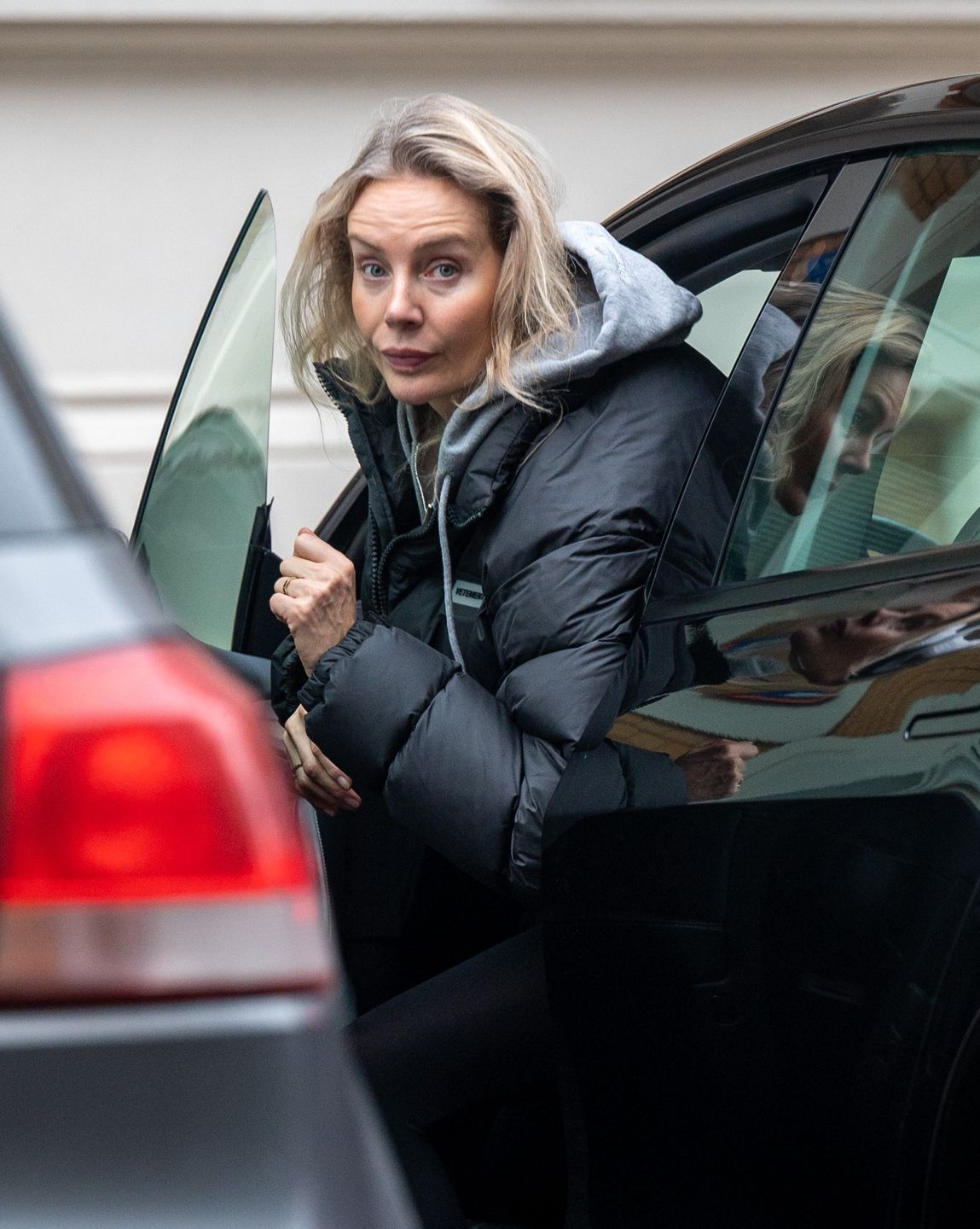 Naturalna Agnieszka Woźniak-Starak z torbą za 130 tys zł