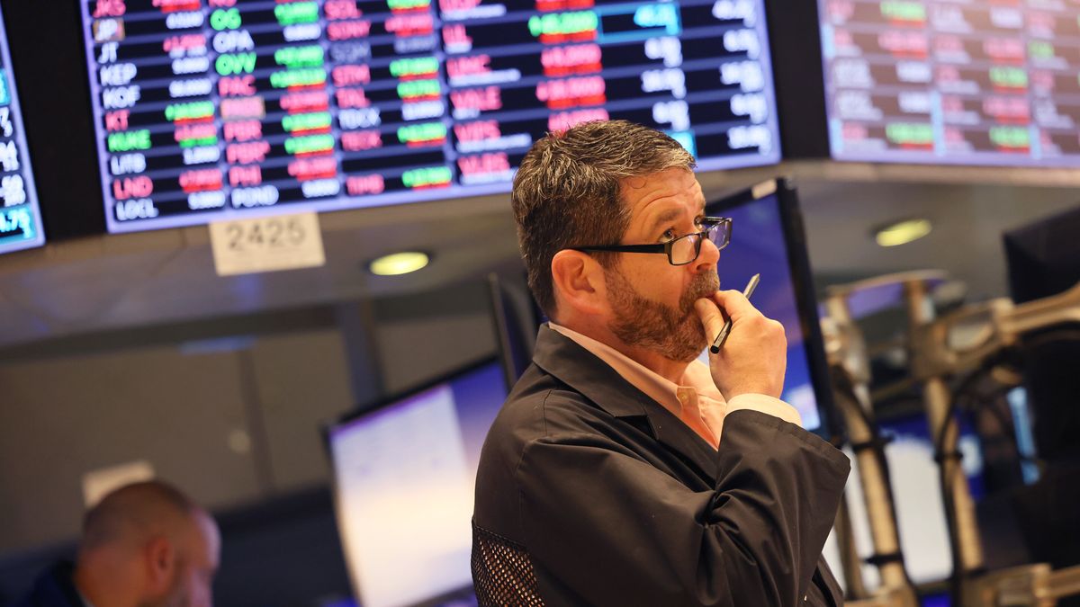 NEW YORK, NEW YORK - MAY 05: Traders work the floor of the New York Stock Exchange during morning trading on May 05, 2022 in New York City. Stocks opened lower this morning after closing high on Wednesday after the Federal Reserve announced an interest-rate hike by half a percentage point in an effort to further lower inflation.  (Photo by Michael M. Santiago/Getty Images)