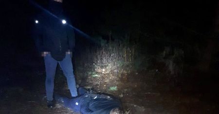 Mazowieckie. Ukradli mitsubishi i demontowali je w lesie