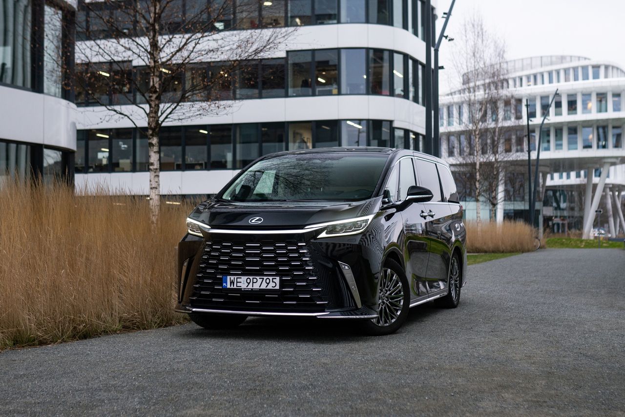 Auto za 700 tys. zł dla polskiej uczelni. Lexus okazał się bezkonkurencyjny