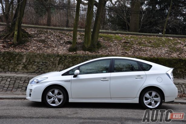 Toyota Prius HSD Prestige - zielona strona mocy [test autokult.pl]