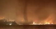 Widok jak w apokalipsie. Tornado pojawiło się w morzu ognia