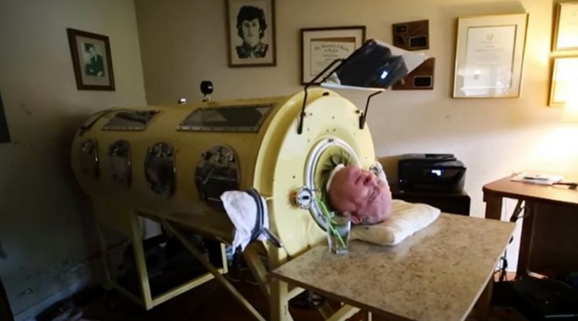 Paul Alexander może oddychać dzięki ogromnemu urządzeniu, w którym jest zamknięty