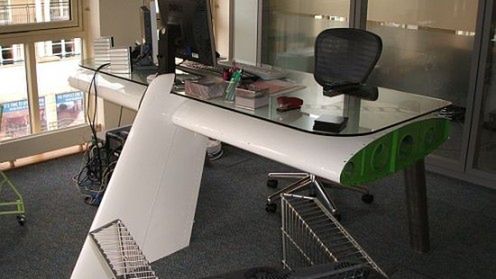 Biurko ze skrzydła samolotu 1