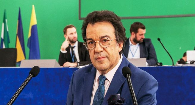 Netia z nową ofertą telewizyjno-internetową, w reklamach politycy (wideo)