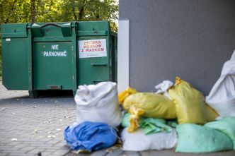 Sprzątają po wielkiej wodzie. We Wrocławiu  było 2 mln worków z piaskiem