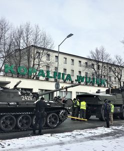 Katowice. Czołg T-55 znów w kopalni Wujek. Ma przypominać o tragicznej historii