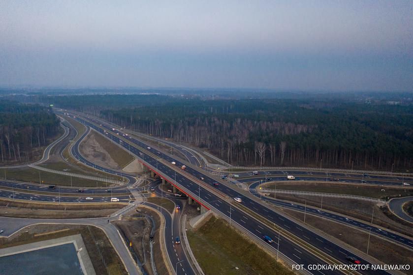 Warszawa. Wiadukt nad S8 skraca drogę Marki - Kobyłka