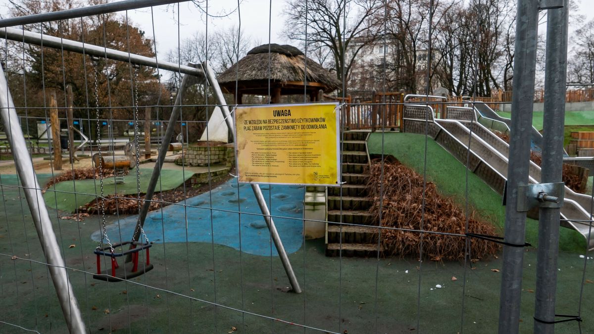 East News archiwum
26.01.2023 WARSZAWA ALEJE UJAZDOWSKIE PARK UJAZDOWSKI ZAMKNIETY PLAC ZABAW  NZ

FOT. SZYMON STARNAWSKI / POLSKA PRESS