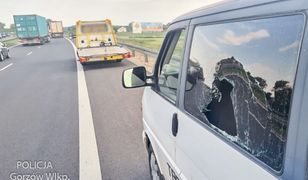 Furia kierowcy na S3. Wysiadł i wybił szybę, bo... bus jechał zbyt wolno