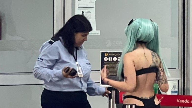 Pracownicy lotniska byli zakłopotani strojem influencerki
