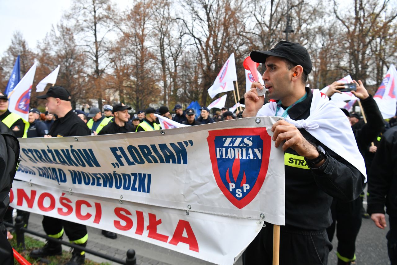 Protest mundurowych. "Rząd oszalał"