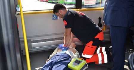 MPK Lublin: Po ulicach Lublina jeździ autobus wyposażony w defibrylator