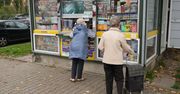 "Łup porzucili na drodze". Gang nastolatków okradał kioski