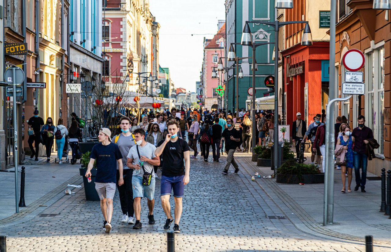 Koronawirus w Polsce. Od soboty luzowanie obostrzeń. Sprawdź, co się zmienia