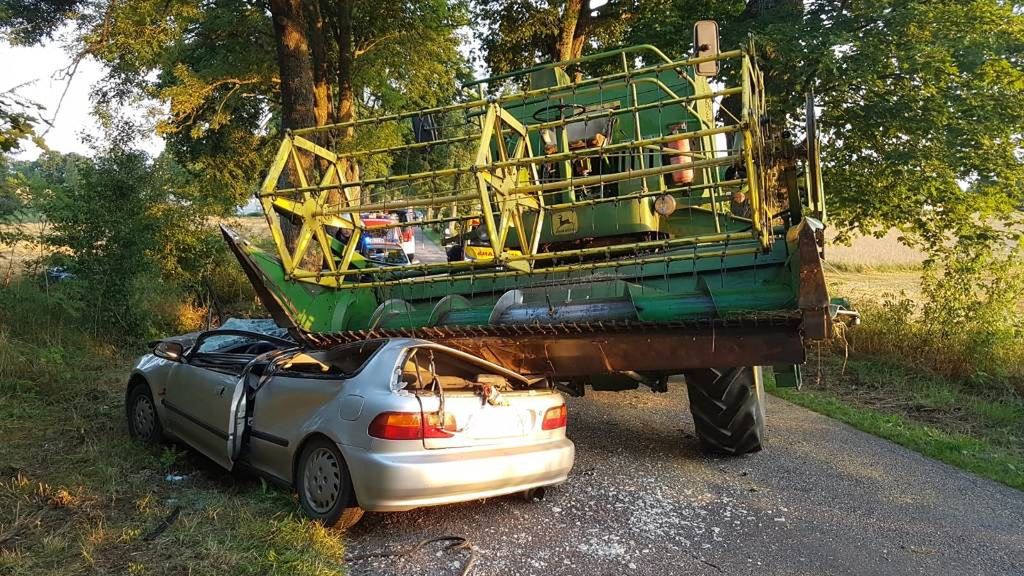 Choć zdjęcie mrozi krew w żyłach, kierowca przeżył i ma się dobrze.