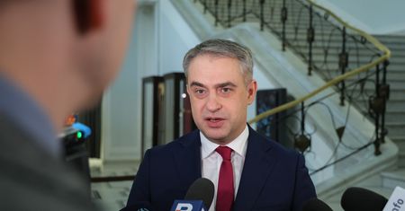 GRU próbuje wpływać na polskie wybory. Wicepremier Gawkowski potwierdza