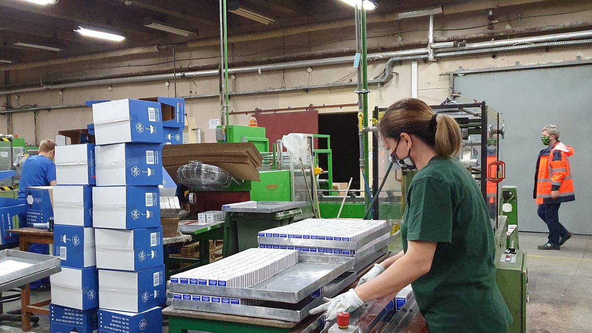 Indeks PMI dla polskiego przemysłu pokazuje, że poprawiają się nastroje menedżerów