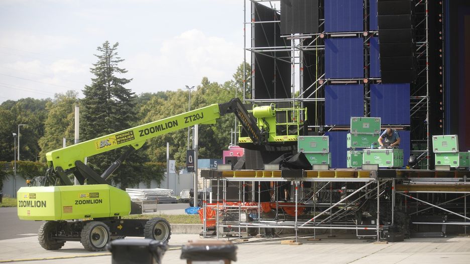 Tak powstaje scena Lata z Radiem Telewizją Polską 2025 w Chorzowie. Już w ten weekend wystąpią gwiazdy polskiej sceny muzycznej. DZ zaprasza