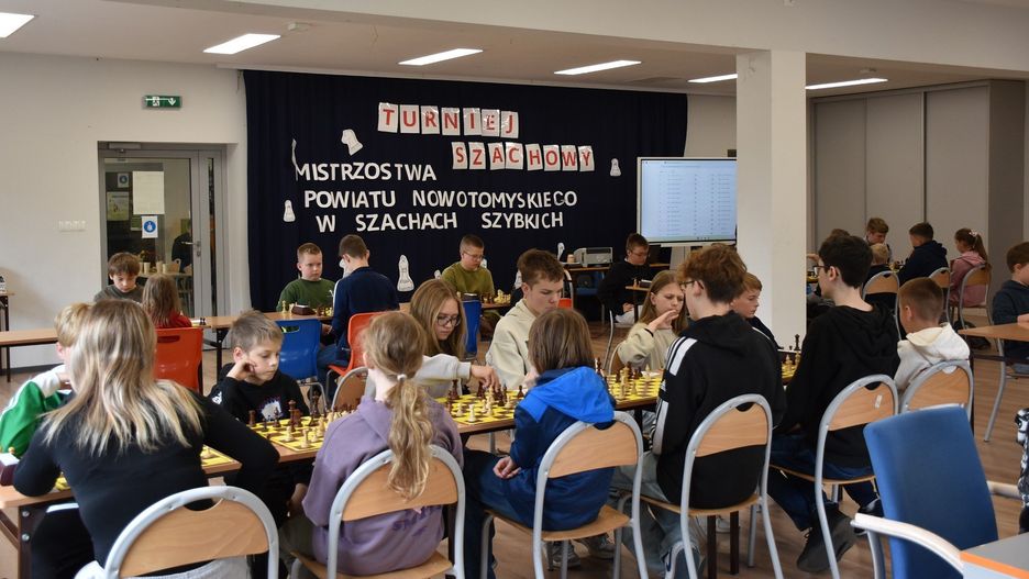 Turniej odbył się dzięki współpracy Szkoły Podstawowej Arka z Powiatowym Centrum Sportu. Nad przebiegiem zawodów czuwała sędzia międzynarodowa FIDE, Dorota Sikorska