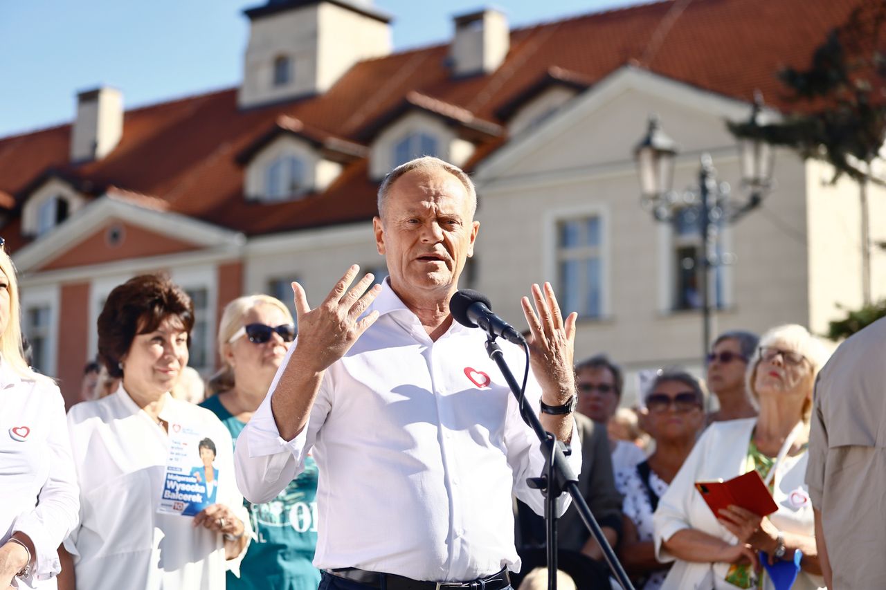 "Odda wszystkie czołgi i wypowie wojnę". Tusk zaatakował w Kaliszu