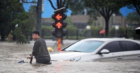 Chiny walczą z kataklizmem. Cud w podziemnym garażu