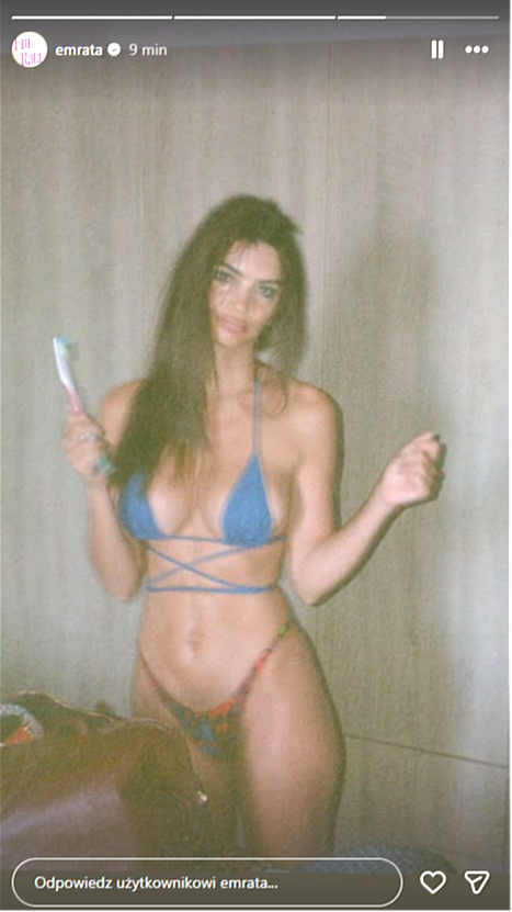 Emily Ratajkowski w kusym bikini