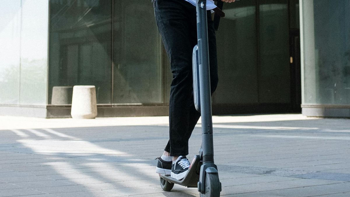 Nastolatek na hulajnodze zderzył się z rowerzystą 