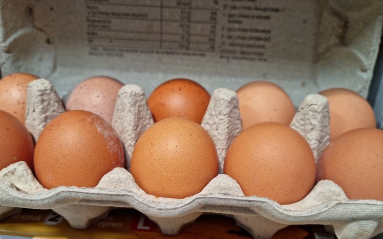 Nadchodzi kolejny kryzys? Na świecie ceny jaj w sklepach szybują. Problem nie ominie Polski