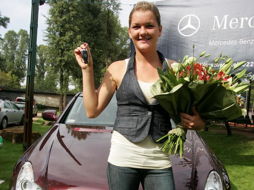 Agnieszka Radwańska i Mercedes CLS (fot. wiadomosci.dziennik.pl)