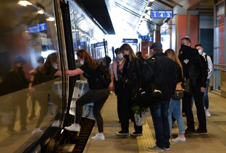 Od 4 czerwca w pociągach będzie mogła jechać tylko połowa pasażerów w stosunku do liczby dostępnych miejsc. 