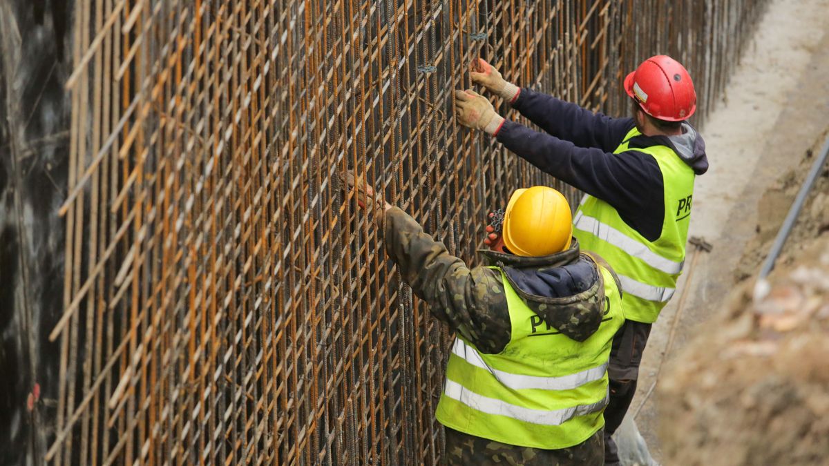 Zastój w budowlance wpłynie na zatrudnienie w kilku branżach. Zdjęcie ilustracyjne PAP/Tomasz Waszczuk