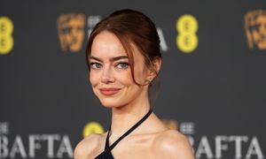 Zachwyciła na gali BAFTA 2026. Show skradło głębokie wycięcie w sukni