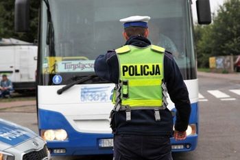 Zachodniopomorskie: Policjanci przypominają. W całym województwie działają punkty kontroli autokarów