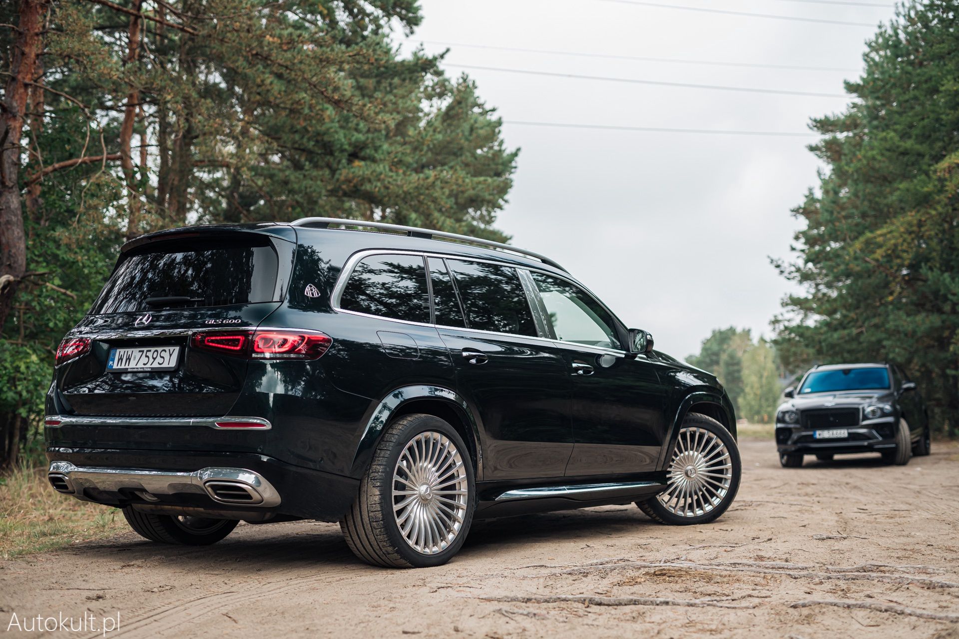 Range Rover (2022) vs Bentley Bentayga S (2022) vs Mercedes-Maybach GLS 600 (2022)
