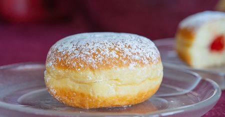Miliony pączków w jeden dzień. Jutro słodkie święto Polaków