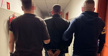 Przyjechał pijany po dziecko do przedszkola. Wydalono go z Polski