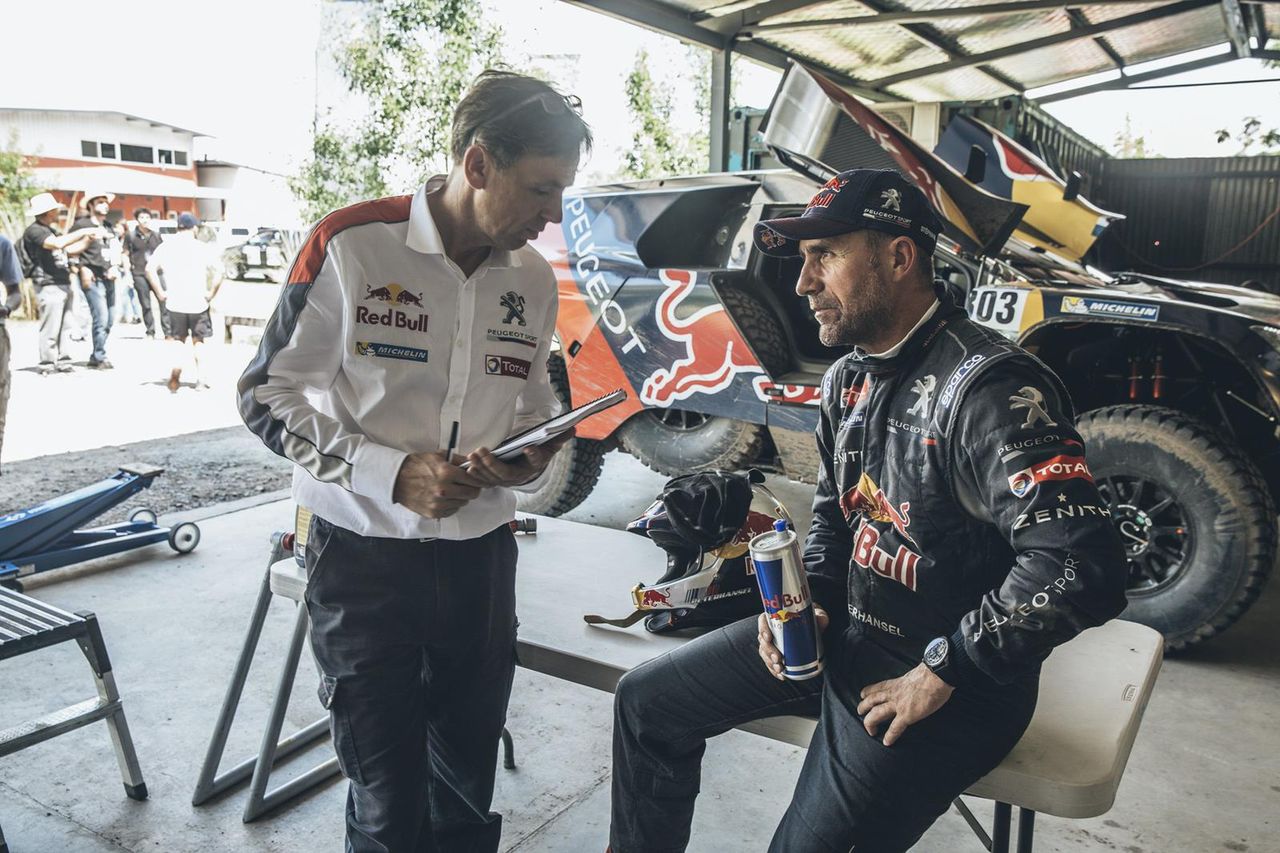 Stéphane Peterhansel w akcji i na podium w Rajdzie Dakar 2016