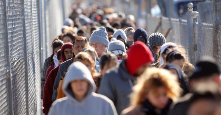 Administracja Trumpa zamraża wizy imigracyjne. 75 krajów objętych nowymi restrykcjami