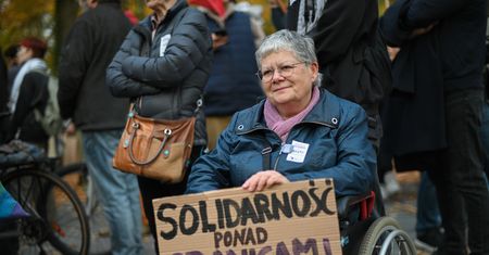 Kim jest Babcia Kasia? To ona stała się ikoną uczestniczek Strajku Kobiet