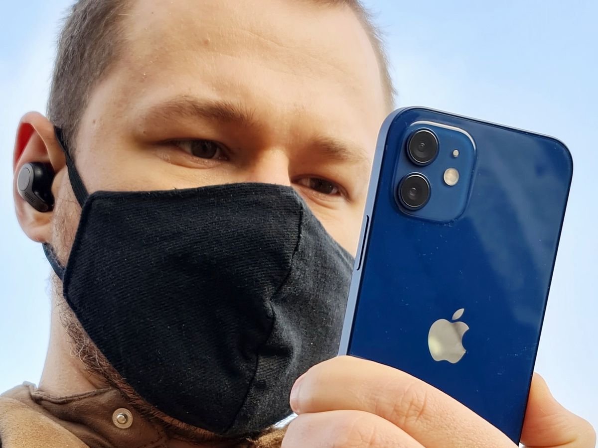 Prawidłowo założona maseczka uniemożliwia odblokowanie iPhone'a za pomocą Face ID