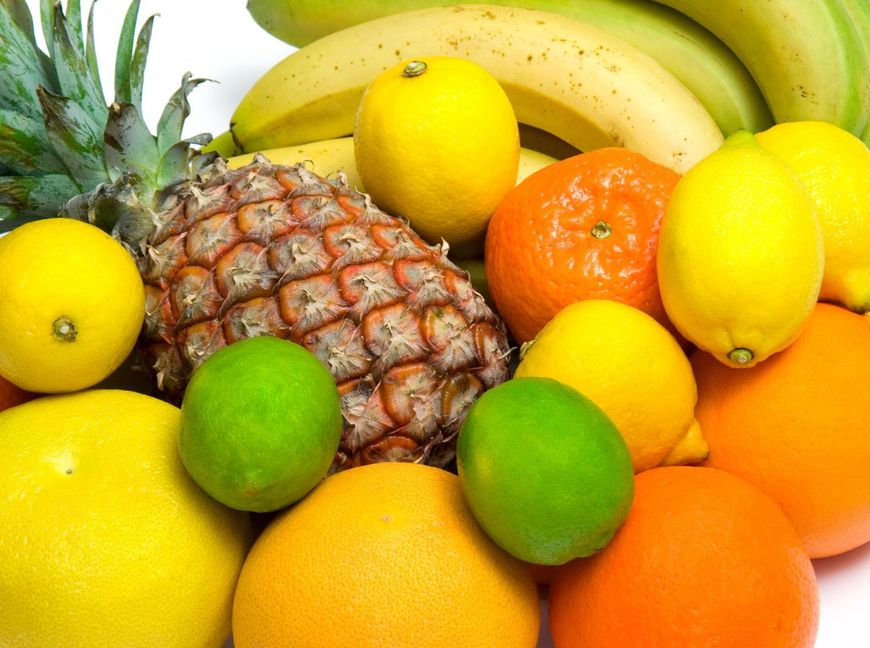 Żółte i pomarańczowe owoce i warzywa
