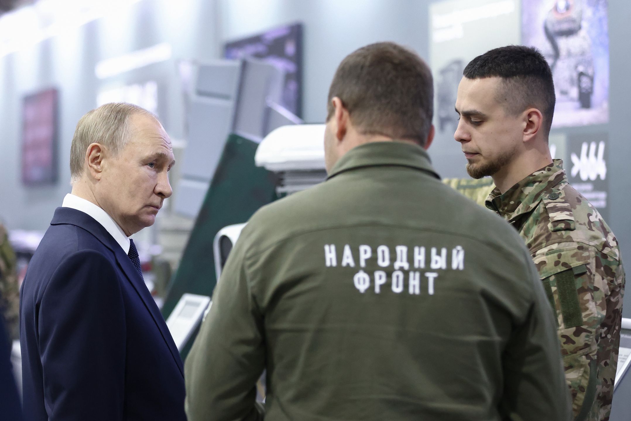 Russian President Vladimir Putin (L) tours an exhibition showcasing the results of the All-Russian People's Front's efforts over the past three years, held under the motto of 'Everything for Victory!' held by the All-Russian People's Front at the Russia National Centre in Moscow, Russia, 06 July 2025. EPA/ARTYOM GEODAKYAN / SPUTNIK / KREMLIN POOL MANDATORY CREDIT Dostawca: PAP/EPA.