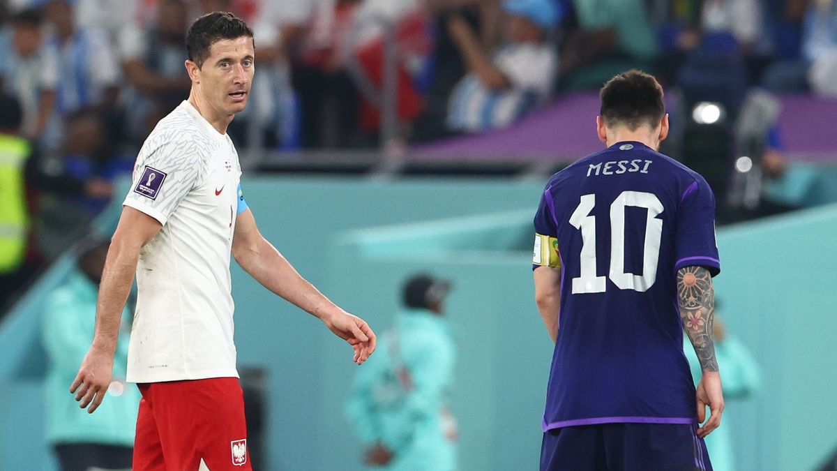 Robert Lewandowski (POL), Lionel Messi (ARG) during the World Cup match between Poland v Argentina , in Doha, Qatar, on November 30, 2022.
NO USE POLAND (Photo by Foto Olimpik/NurPhoto via Getty Images)