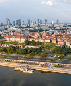 Warszawa. Na Wisłostradzie auto uderzyło w bariery