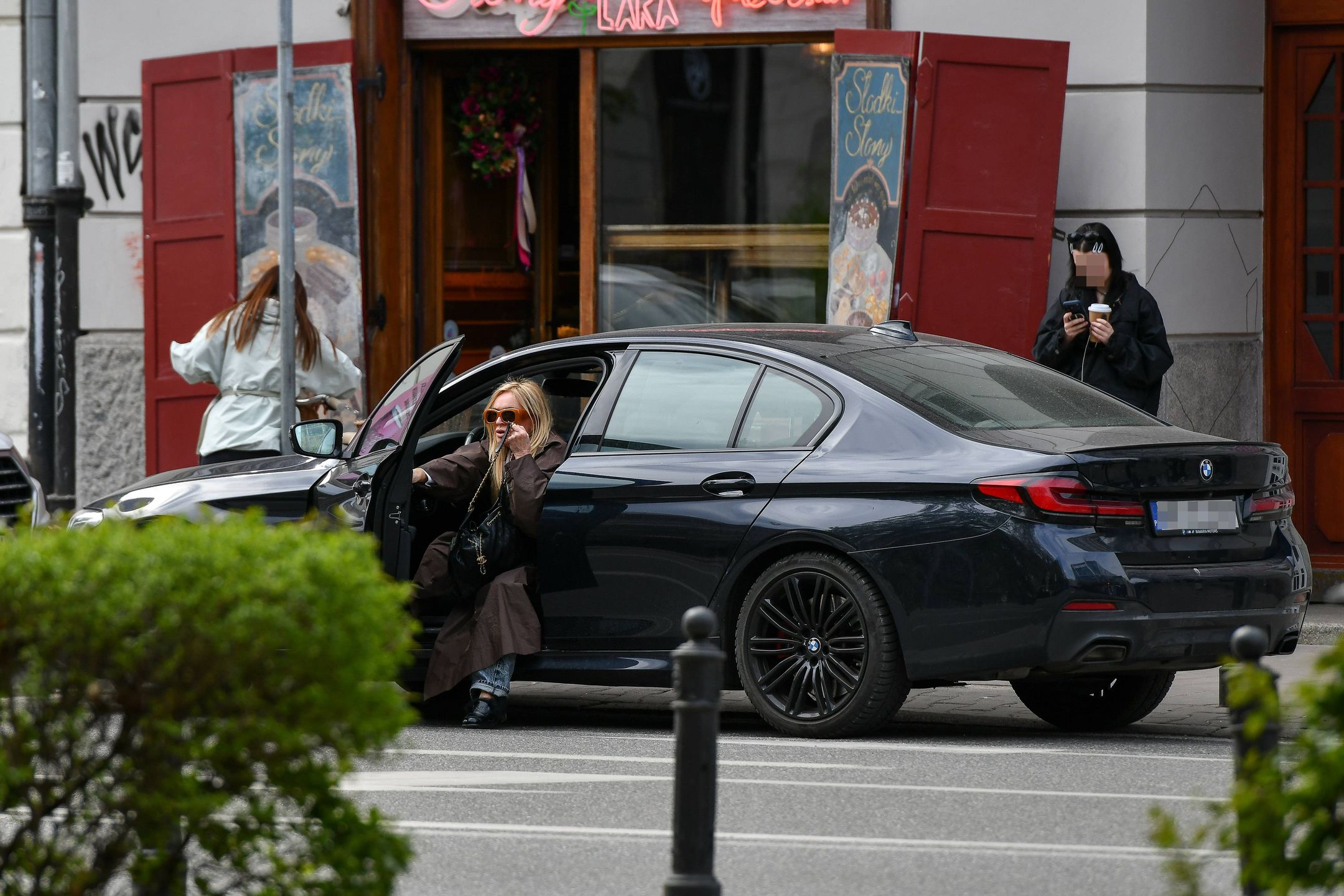 Stylowa Monika Olejnik podjechała do optyka