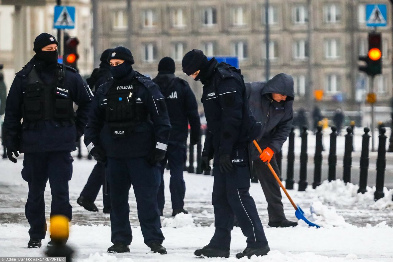 W ostatni weekend policja nałożyła ponad 12,6 tys. mandatów za brak maseczek w miejscach publicznych 