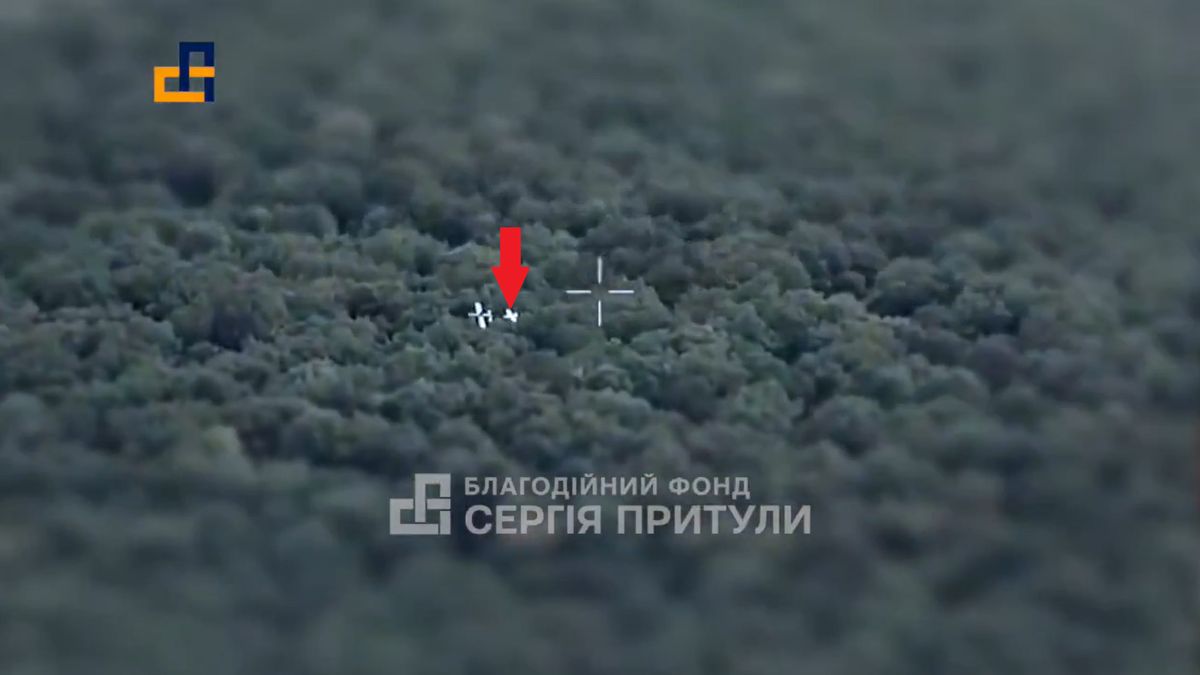 Ukraiński kontrdron tuż przed zestrzeleniem rosyjskiego Lanceta.