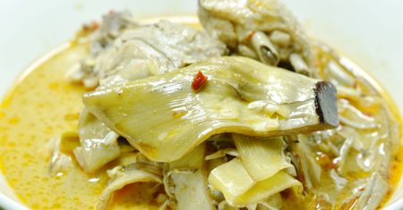 Indyjskie curry… ze skórek od bananów. Nigella Lawson wywołuje skandal